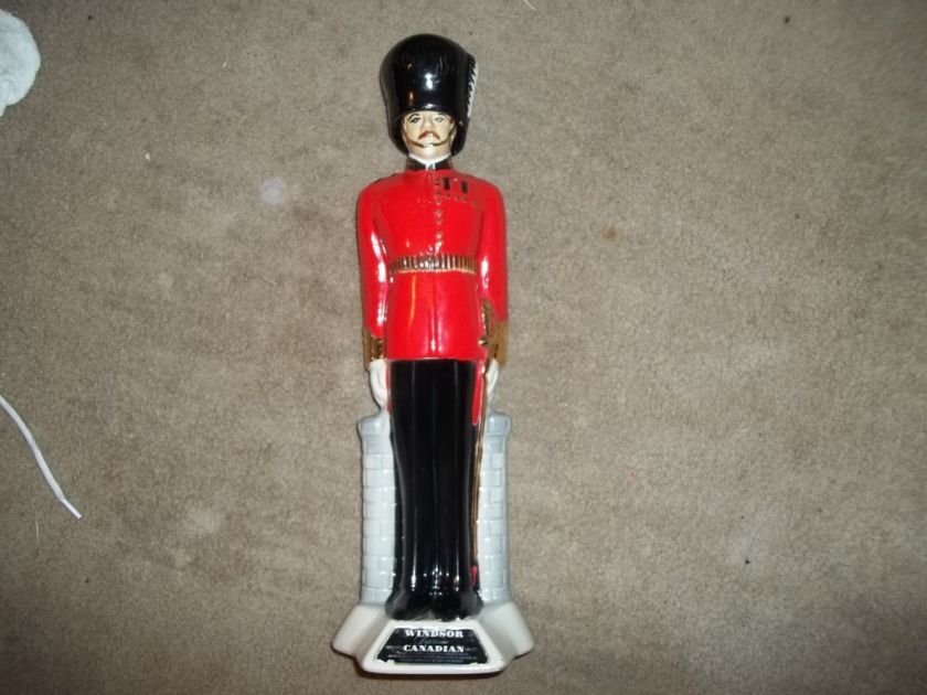 VINTAGE WINDSOR CANADIAN WHISKEY WHISKY DECANTER GUARD  