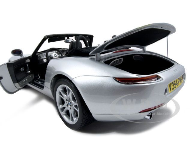 BMW Z8 JAMES BOND 007 WORLD IS NOT ENOUGH 112 KYOSHO  