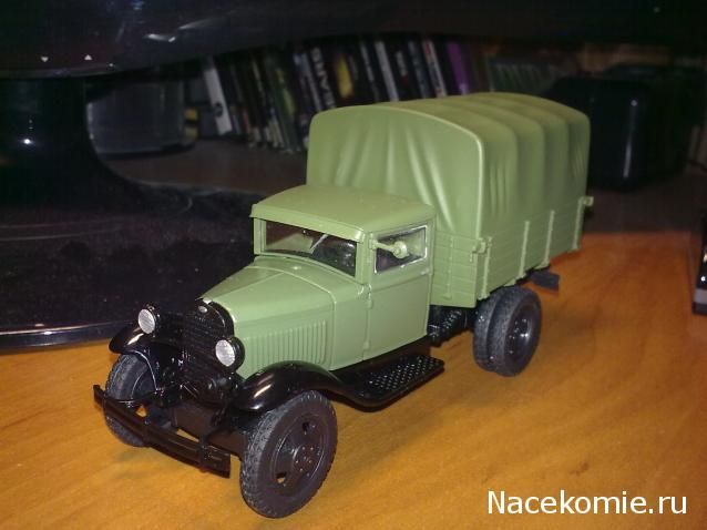   AA license Ford AA Soviet Truck model IXO & 79 magazine Auto Legends