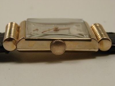  VINTAGE WITTNAUER REVUE WRISTWATCH. RUNS GREAT AND KEEPS GOOD 