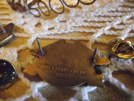 VINTAGE HARLEY OWNERS GROUP 2 PINS 1983 VEST HOG PINS  