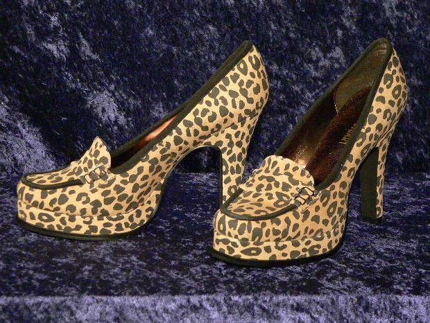 VICTORIAS SECRET LEOPARD PLATFORM SPECTATOR PUMP 6  