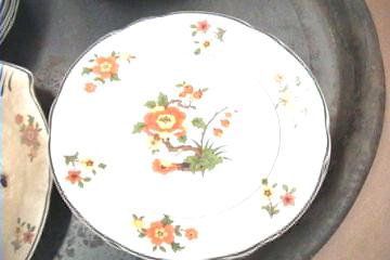 KT+K Partial Set of China Dinnerware B 14  