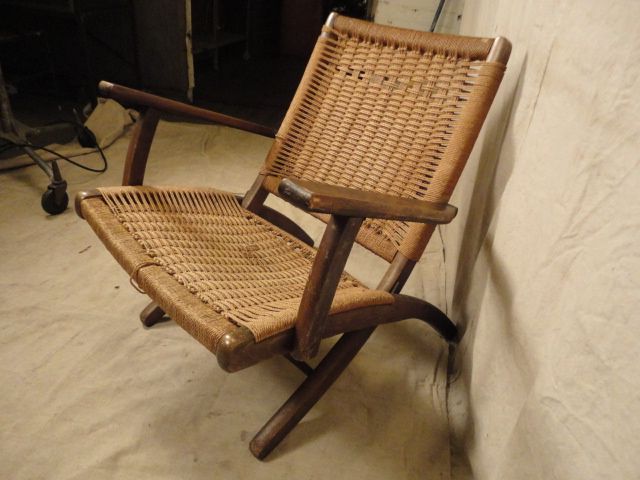 Hans Wegner Style Collapsible Deck Chair w/ Woven Rope (02168).  