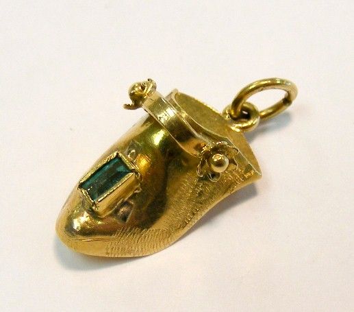 VINTAGE 18K GOLD EMERALD HOLLAND SHOE 3D CHARM PENDANT *  