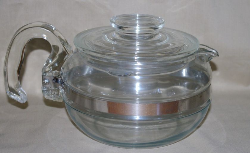 Vintage Pyrex 6 cup teapot with lid made in the USA  