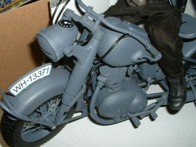 21ST CENTURY TOYS 2001 SCALE 16 GERMAN WORLD WAR 2 MOTORCYCLE w 