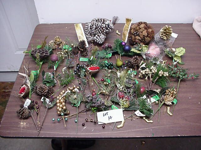   HOLIDAY FLORAL FLORIST FLOWER PICKS PINECONE CENTERPIECE WREATH LOT