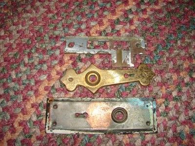 ANTIQUE LOT OF OLD ENTRY DOOR KNOB/LOCKS AND MORE  