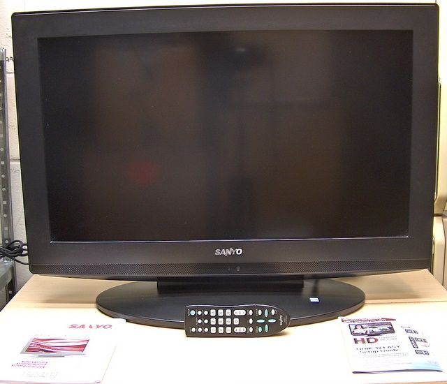 Sanyo DP26649 26” LCD HDTV Perfect & Loaded  