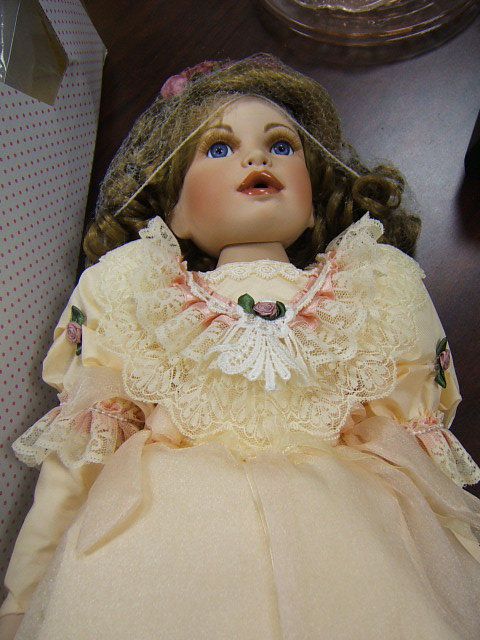 Treasury Collection Paradise doll Stephanie stand  